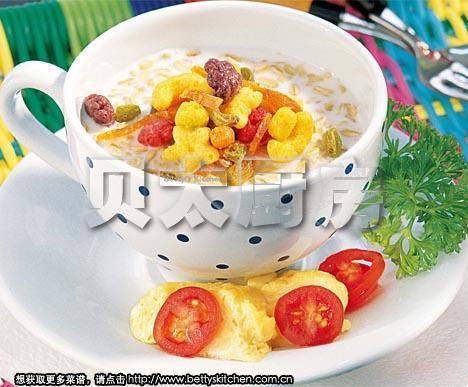 雜果牛奶麥片做法