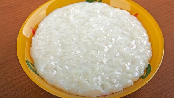 养颜补血美食-黑米粥