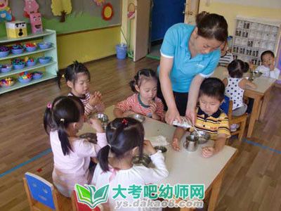 大班健康教案：黑色食品教案及教学反思配图一