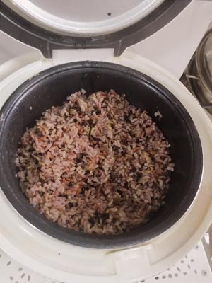健康減肥的糙米飯團(tuán)的做法 步驟2