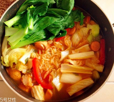 方便面和米饭哪个热量高？方便面和米饭哪个更容易长胖？