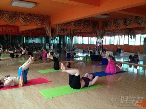 肚皮舞教練班學(xué)員風(fēng)采