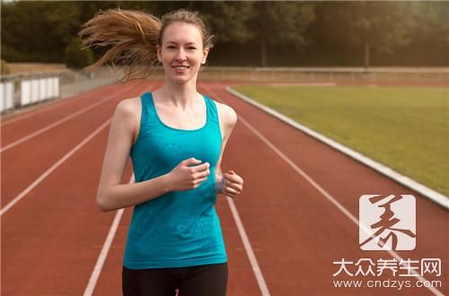 原地跑步的好处，这样同样能减肥！