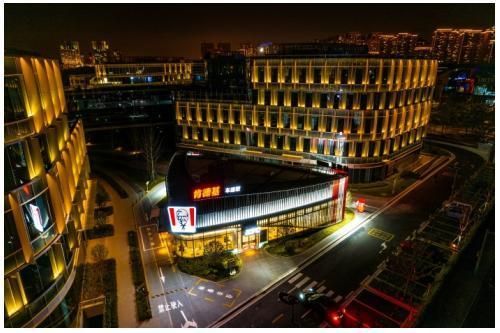 百胜中国创新餐厅 “好吃好看”服务科创“最强大脑”