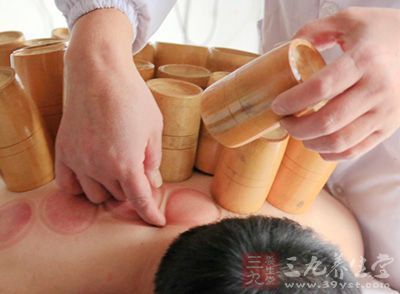 拔罐給我?guī)斫】档耐瑫r，也要注意一些健康隱患