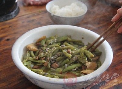 晚餐的进食时间不要过晚，每天好时间能统一