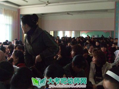 大班下冊(cè)體育活動(dòng)教案詳案反思《快樂(lè)的跳舞毯》配圖二