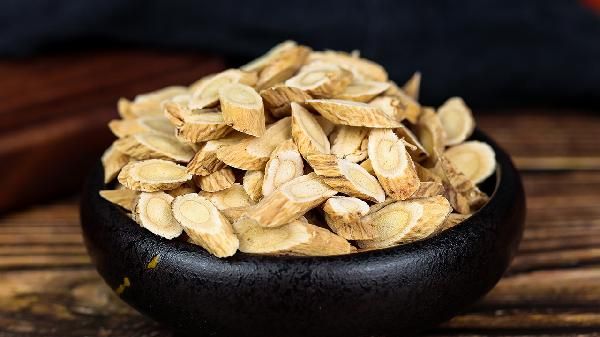 黄芪泡水什么季节喝最合适