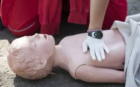 細菌性食物中毒怎么辦 細菌性食物中毒如何急救 細菌性食物中毒的急救方法