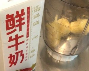 健身必备低卡香蕉冻奶昔的做法步骤 第1步