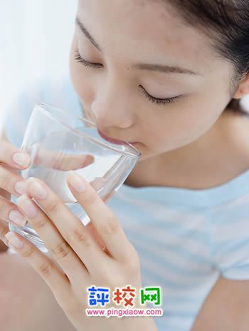 健康喝水時間表 給喝水定個時間
