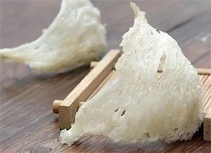 深入了解天然燕窝：成分、功效、挑选与食用全解析