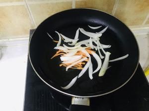 翻炒版铁板鱿鱼须（约130大卡）的做法 步骤2