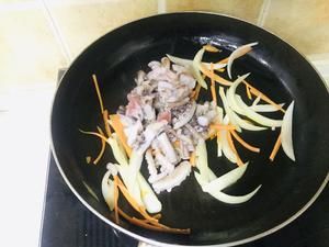 翻炒版铁板鱿鱼须（约130大卡）的做法 步骤3