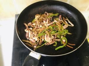 翻炒版铁板鱿鱼须（约130大卡）的做法 步骤5