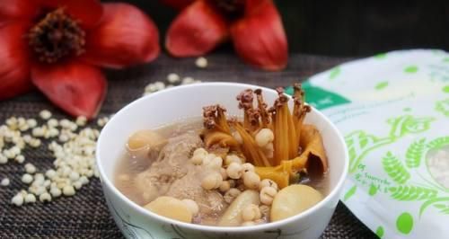 健康養(yǎng)生，學(xué)做豬腳黃豆薏米湯（瘦身降脂、滋補養(yǎng)生，讓你美麗動人）