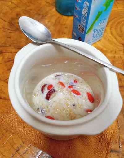 養(yǎng)顏燕窩燉奶怎么做