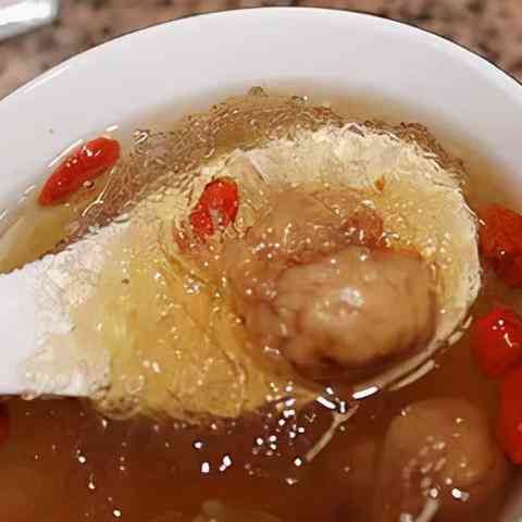 '紅棗枸杞燕窩燉湯：止咳潤肺的更佳組合食譜'