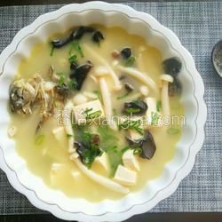 菌菇豆腐鯽魚湯的做法[圖]