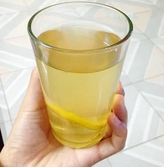 起床后，空腹喝“蜂蜜水”，真的能減肥嗎？很多女人喝錯了