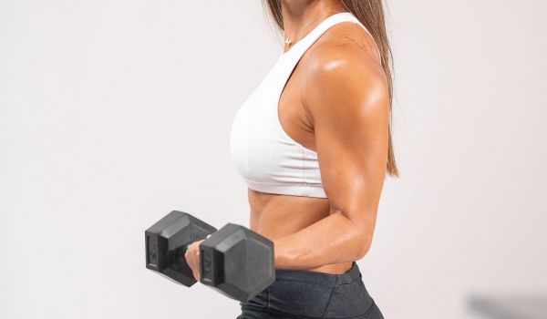 como ganar masa muscular en la mujer