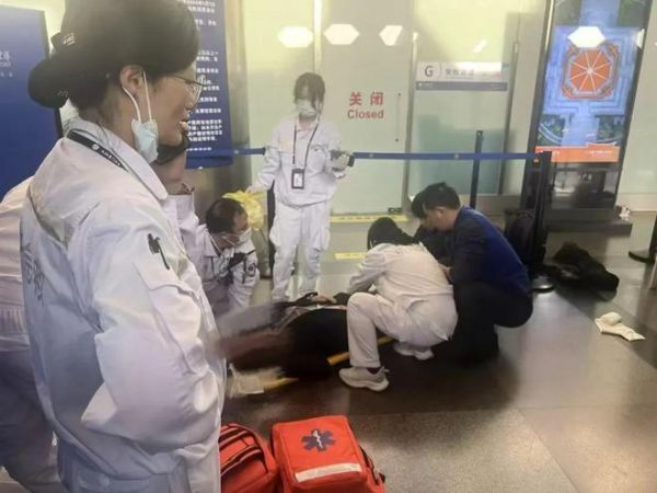 事發(fā)廈門機(jī)場(chǎng)！一男子突發(fā)心臟驟停……