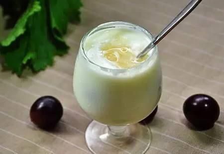 吃過(guò)綠茶能吃酸奶嗎