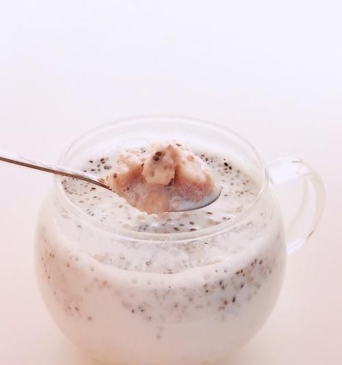 如何制作美味的香蕉牛奶蜂蜜西米露？（一步步教你做出口感絲滑，味道鮮美的西米露）