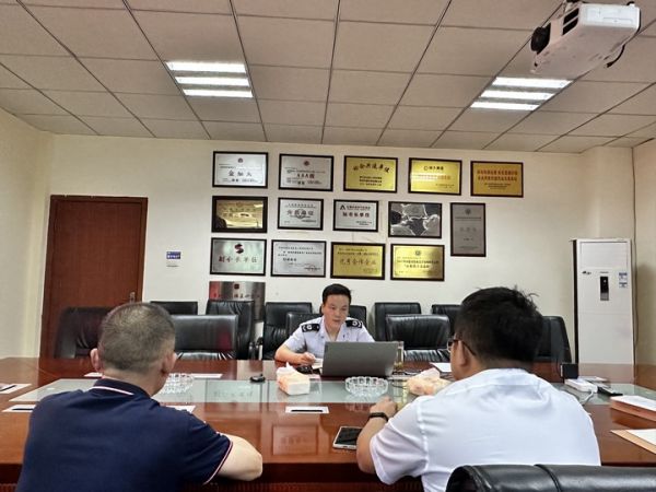 原地停留，就地為納稅人繳費(fèi)人解決涉稅訴求。陳智騰攝