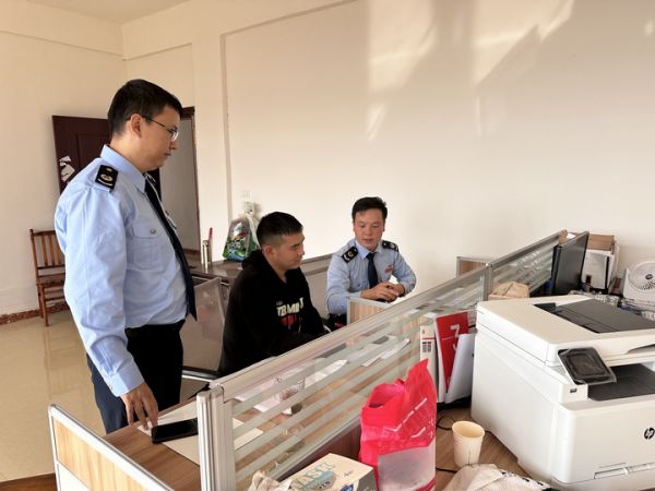 回頭看看，及時(shí)了解留抵退稅及企業(yè)發(fā)展情況。陳智騰攝