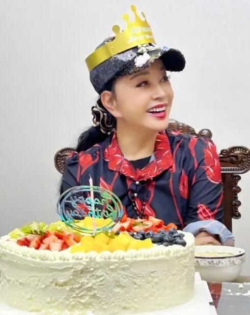 劉曉慶曬照慶祝74歲生日：祝我生日快樂