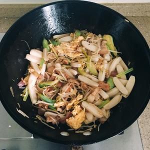 林云志減肥增肌餐12-洋蔥芹菜絲瓜綠豆芽雞蛋肉絲炒年糕快手家常菜健康午餐晚餐的做法 步驟5