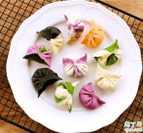 兩種顏色的餃子皮怎么和面 一個餃子皮兩種顏色怎么做3