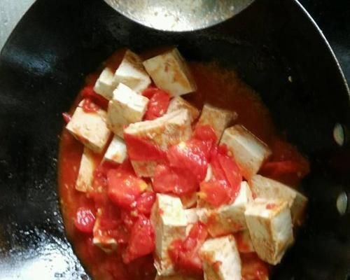 美味健康的西紅柿燉豆腐（營養(yǎng)豐富的素食佳肴）