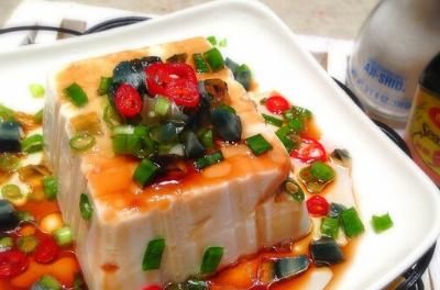 教你豆腐新的做法，比放了肉还香，总吃不腻，比麻婆豆腐好吃!