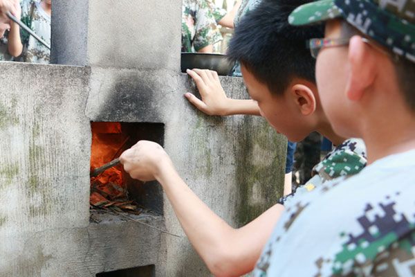 小學(xué)生一個月的夏令營多少元