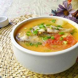 土豆番茄炖鱼汤的做法[图]