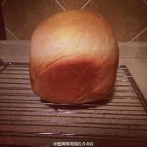 面包機(jī)奶香吐司【靜置法+后油法=和面更易出筋！詳細(xì)解說(shuō)】的做法步驟 第5步