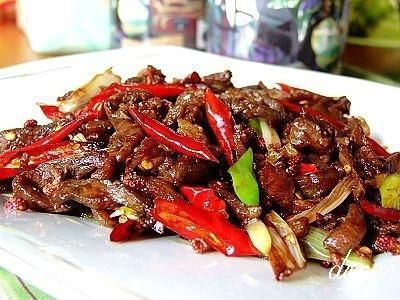 开胃川味下饭菜，宫爆牛筋家常做法，好吃简单营养健康