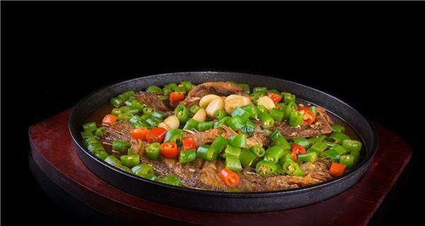 以鮮蔬魚球?yàn)橹鞯拿牢督】凳称罚I養(yǎng)豐富）