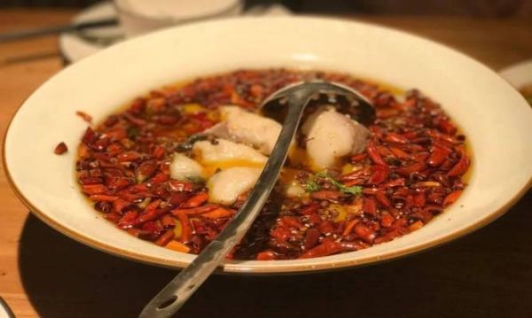 以鮮蔬魚球?yàn)橹鞯拿牢督】凳称罚I養(yǎng)豐富）