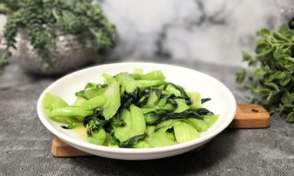 美味健康的蒜炒菜心（用新鲜的菜心）