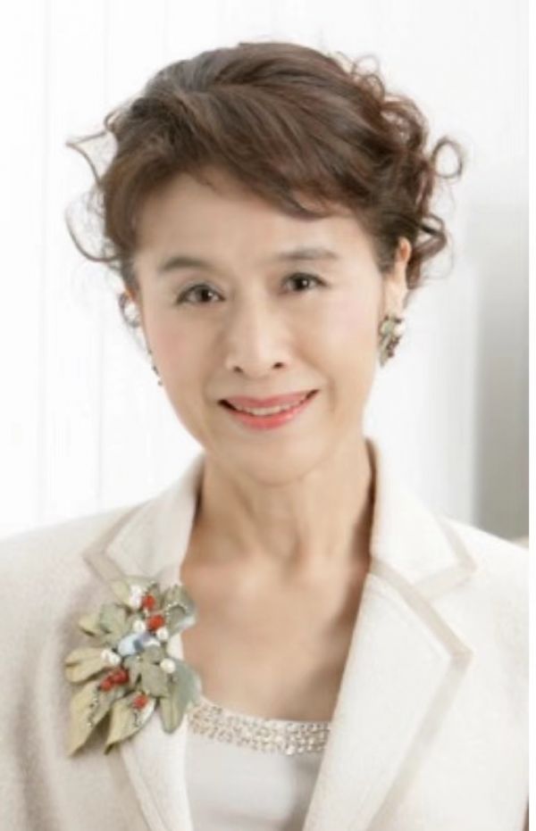 图为日本著名表演艺术家栗原小卷。