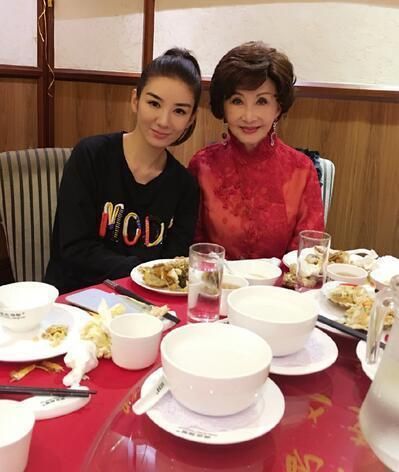 劉曉慶61歲生日 稱以后生日不外報(bào)網(wǎng)友回復(fù)我們自己會(huì)算