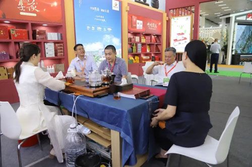 理想華萊獲湖南茶葉新質(zhì)生產(chǎn)力十大領(lǐng)軍企業(yè)