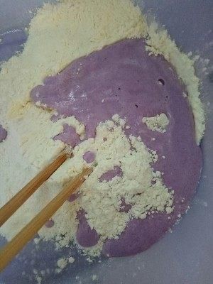 用紫薯做的煎饼,孩子一口气吃5个,美味有营养,关键是不上火!