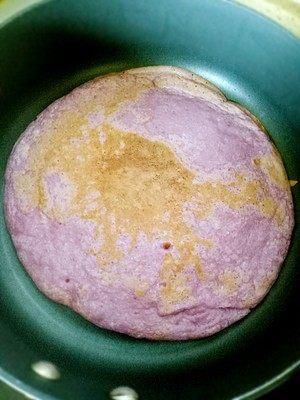 用紫薯做的煎饼,孩子一口气吃5个,美味有营养,关键是不上火!