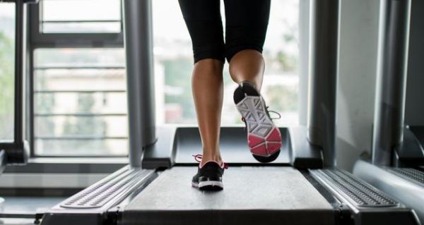 如何應對跑步機下來頭暈——頭暈原因及應對措施（從調(diào)整姿勢到逐漸增加運動強度）