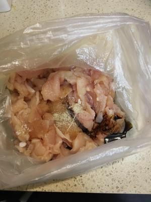 雞胸肉的簡(jiǎn)單預(yù)處理的做法步驟 第2步