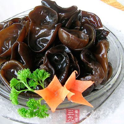 黑木耳中的膠質具有極強的吸附能力